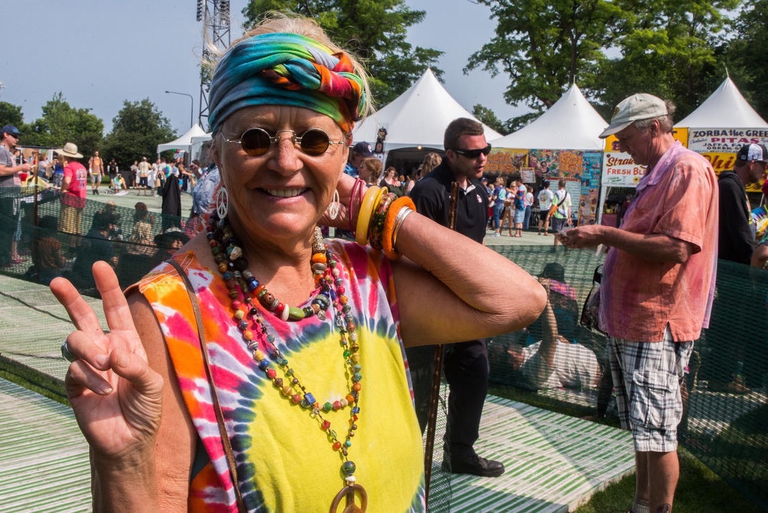 Women giving the peace sign